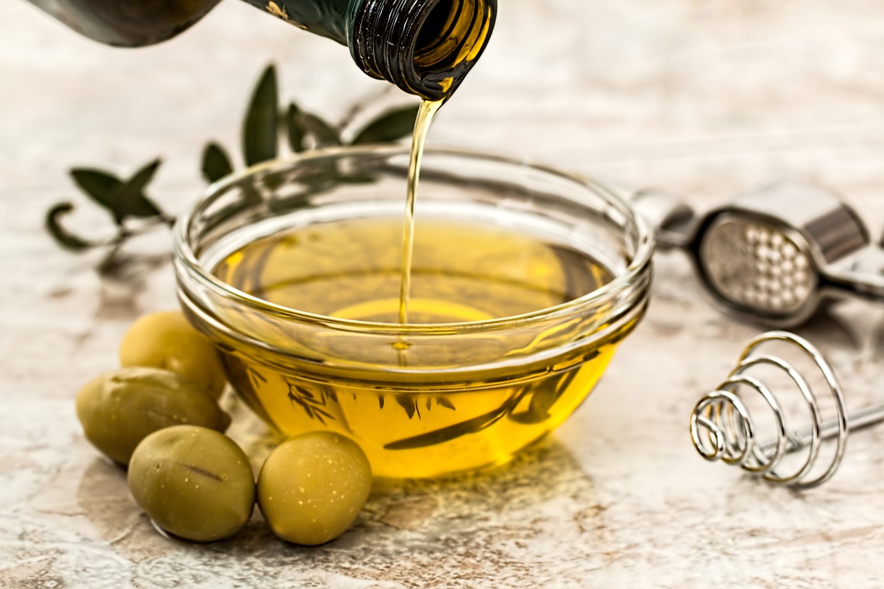 El color de aceite de oliva virgen extra